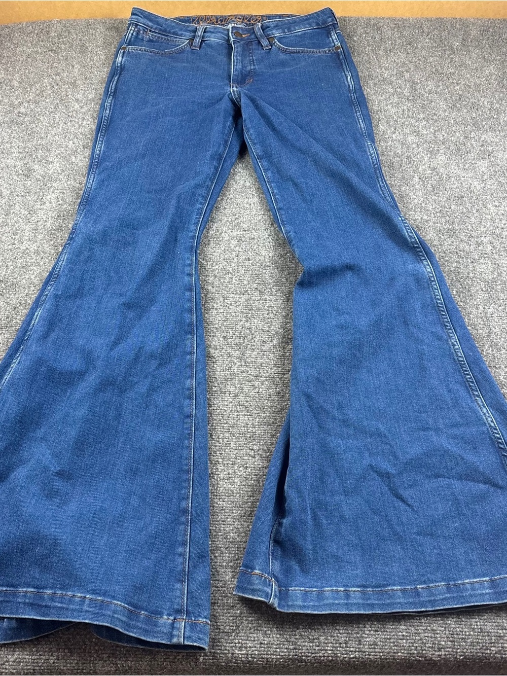 WRANGLER Women’s Denim High Rise Flare Jeans size: 30 x 36 - Picture 2 of 10